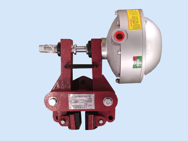 2、圖二為QDE常閉式鉗盤式制動器,比較常用在較大扭矩的剎車,如鋼材加工設備等;